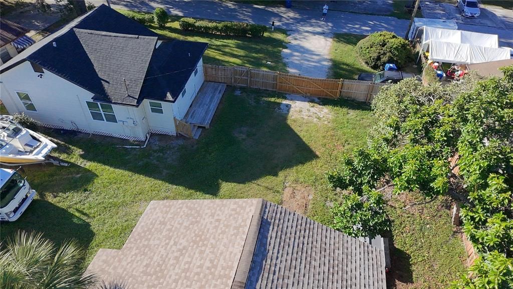 Под контрактом: $300,000 (3 спален, 2 ванн, 860 Квадратных фут)