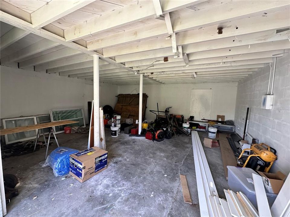 Под контрактом: $300,000 (3 спален, 2 ванн, 860 Квадратных фут)