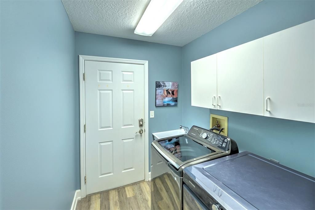 Active With Contract: $629,900 (4 beds, 3 baths, 2350 Square Feet)