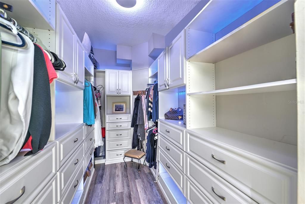 Active With Contract: $629,900 (4 beds, 3 baths, 2350 Square Feet)