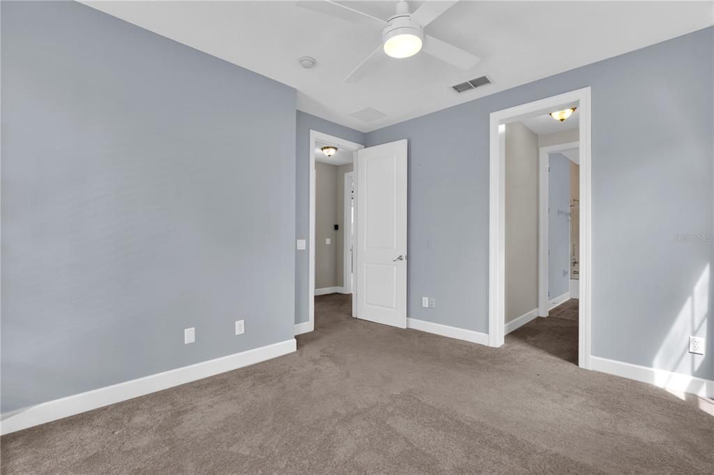 В аренду: $6,000 (5 спален, 4 ванн, 4102 Квадратных фут)