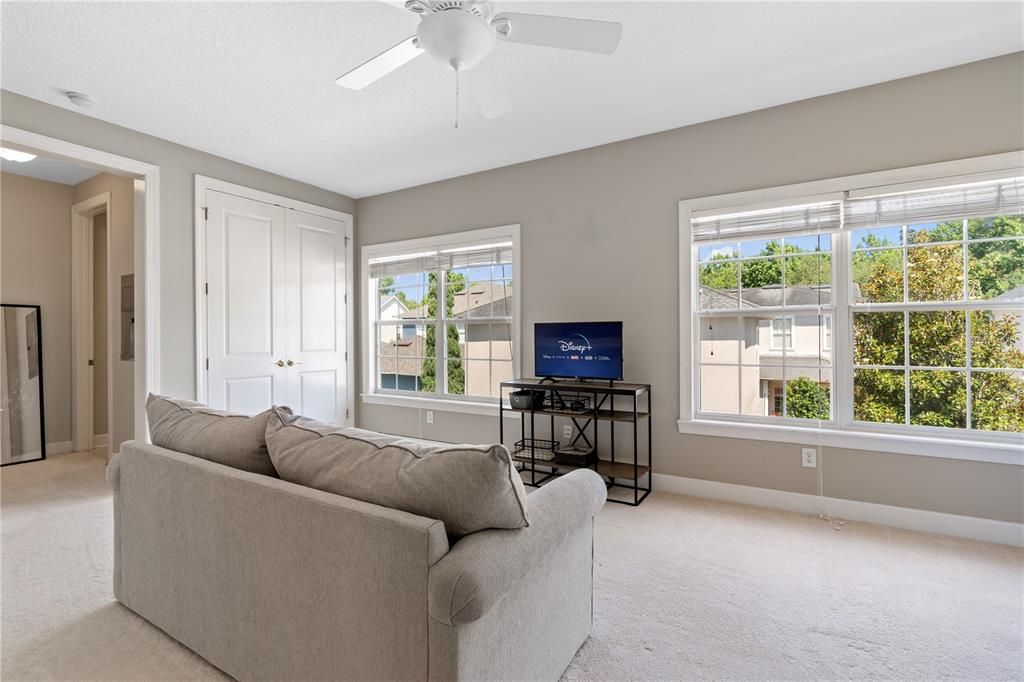 В аренду: $6,000 (5 спален, 4 ванн, 4102 Квадратных фут)