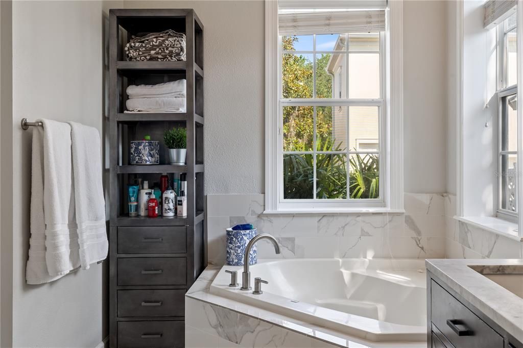 В аренду: $6,000 (5 спален, 4 ванн, 4102 Квадратных фут)