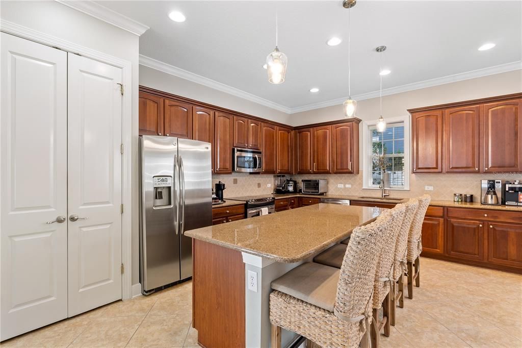 В аренду: $6,000 (5 спален, 4 ванн, 4102 Квадратных фут)