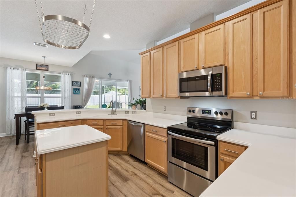 Active With Contract: $723,000 (4 beds, 3 baths, 2495 Square Feet)