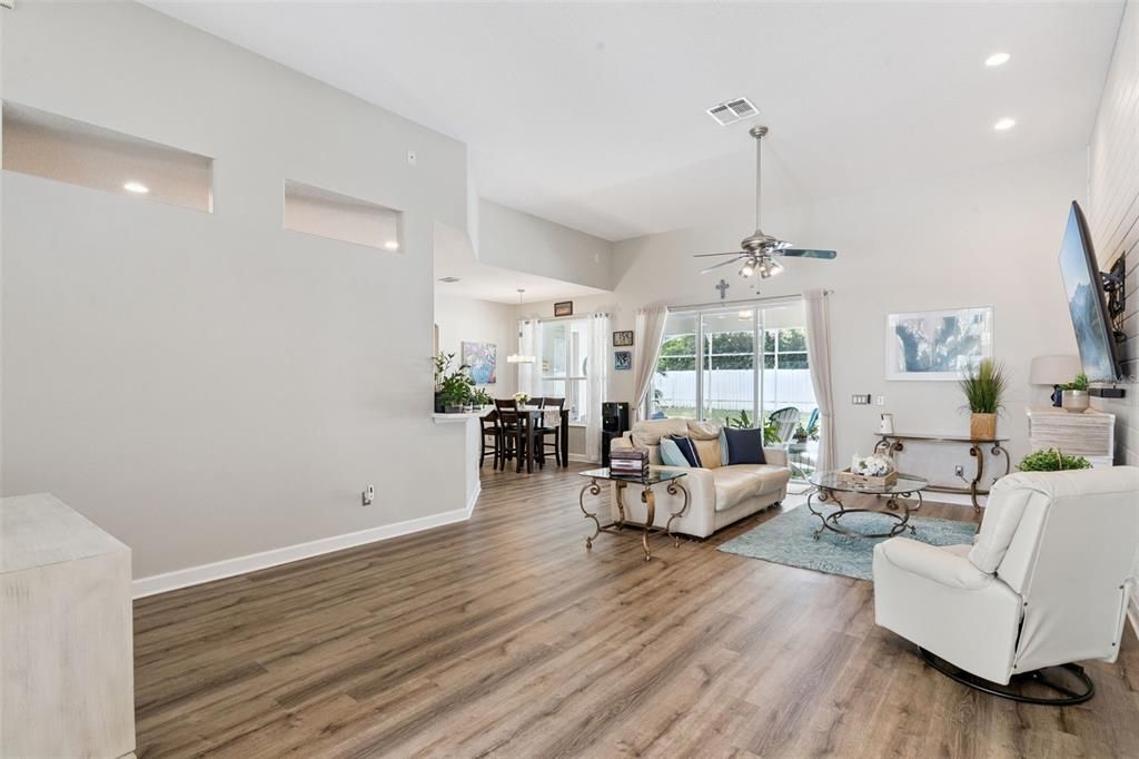 Active With Contract: $723,000 (4 beds, 3 baths, 2495 Square Feet)