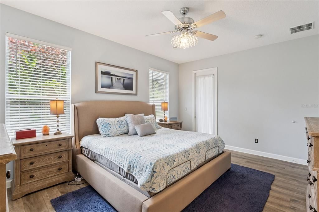 Active With Contract: $723,000 (4 beds, 3 baths, 2495 Square Feet)