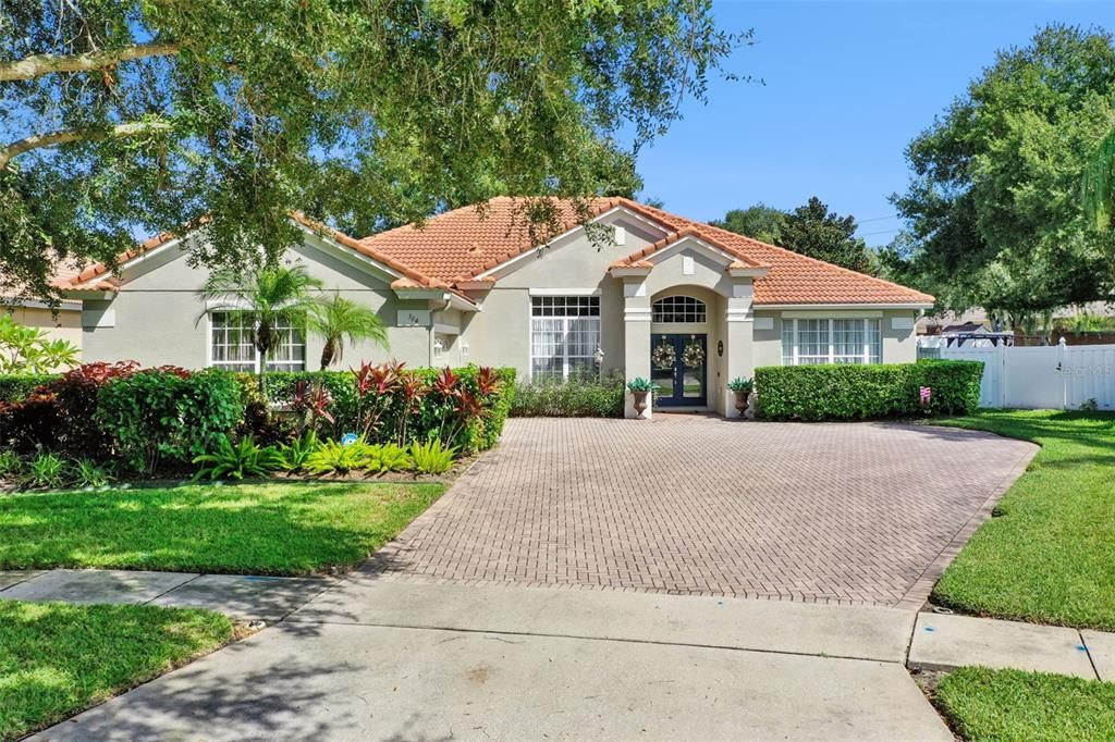 Active With Contract: $723,000 (4 beds, 3 baths, 2495 Square Feet)