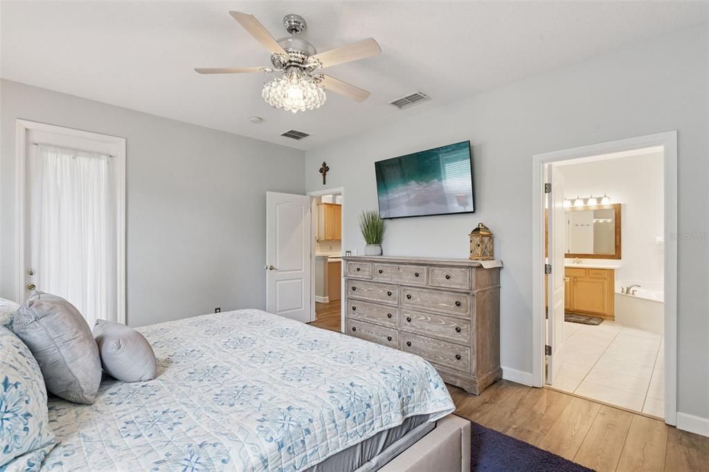 Active With Contract: $723,000 (4 beds, 3 baths, 2495 Square Feet)