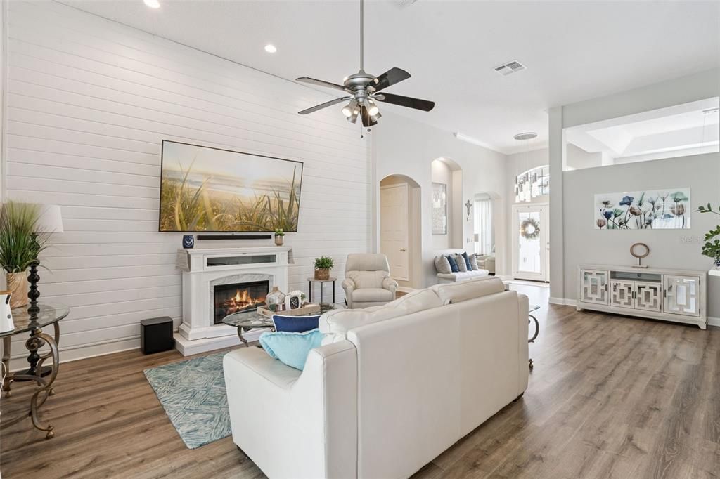 Active With Contract: $723,000 (4 beds, 3 baths, 2495 Square Feet)
