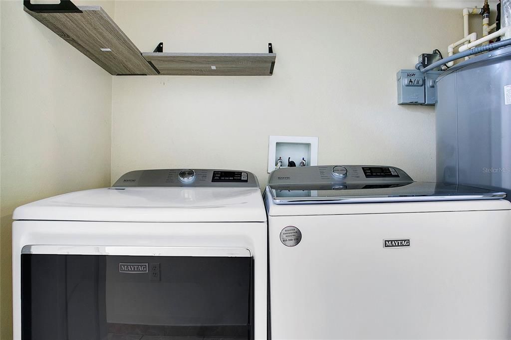 合同活跃: $319,400 (3 贝兹, 2 浴室, 1148 平方英尺)