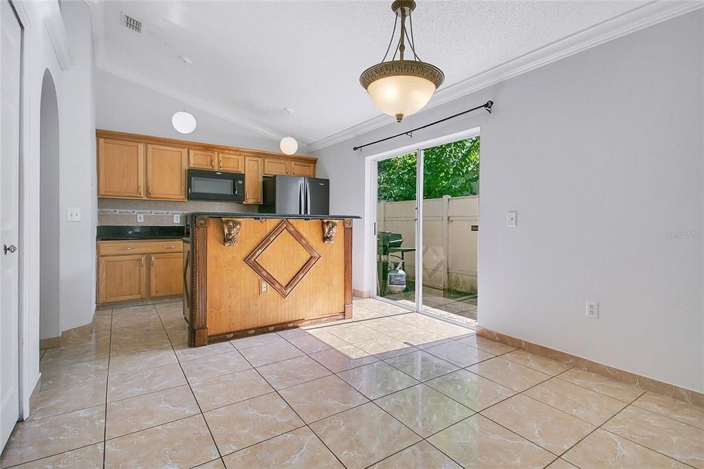 合同活跃: $319,400 (3 贝兹, 2 浴室, 1148 平方英尺)