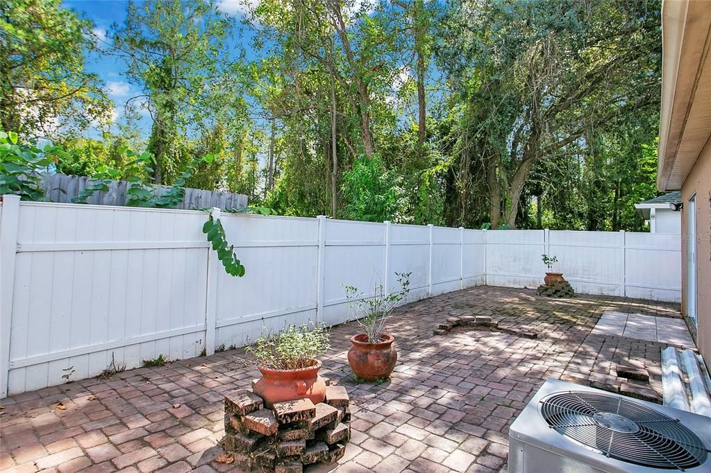 合同活跃: $319,400 (3 贝兹, 2 浴室, 1148 平方英尺)