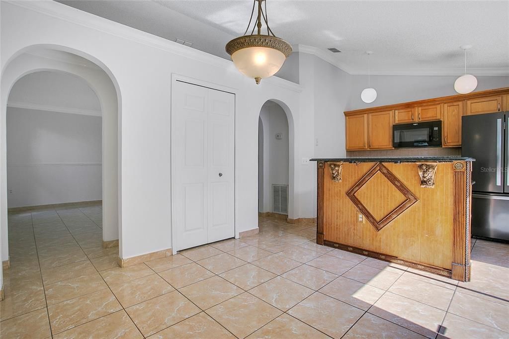 合同活跃: $319,400 (3 贝兹, 2 浴室, 1148 平方英尺)