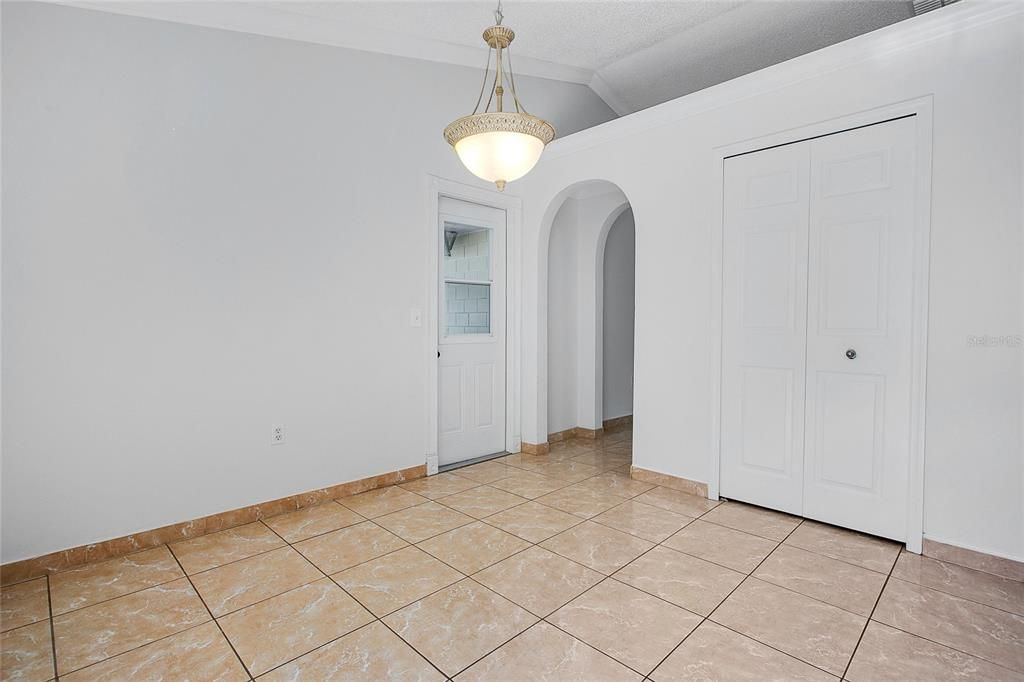 合同活跃: $319,400 (3 贝兹, 2 浴室, 1148 平方英尺)