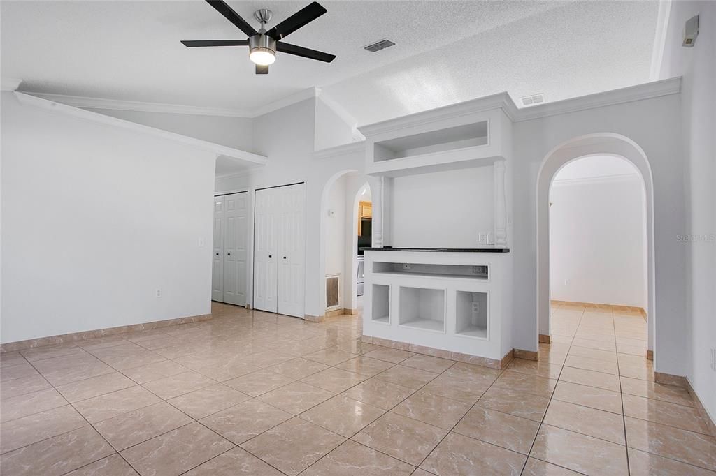 合同活跃: $319,400 (3 贝兹, 2 浴室, 1148 平方英尺)