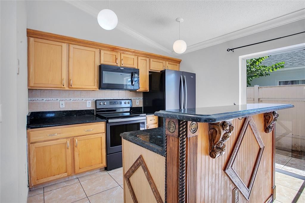 合同活跃: $319,400 (3 贝兹, 2 浴室, 1148 平方英尺)