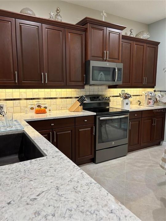 Под контрактом: $399,900 (3 спален, 2 ванн, 1495 Квадратных фут)