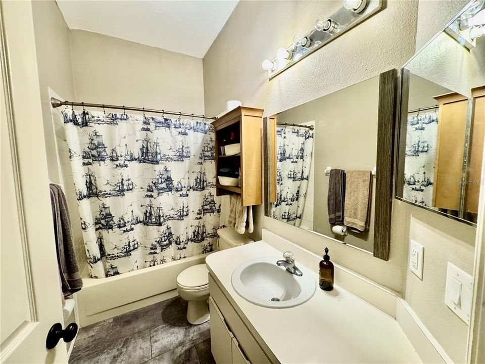 Activo con contrato: $325,000 (3 camas, 2 baños, 1329 Pies cuadrados)