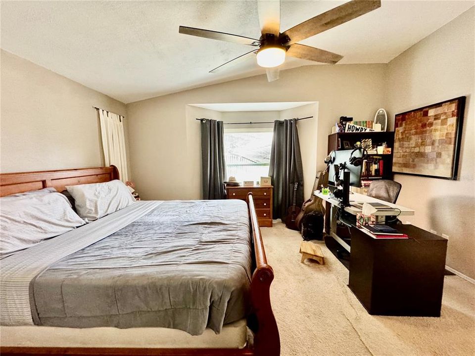 Activo con contrato: $325,000 (3 camas, 2 baños, 1329 Pies cuadrados)