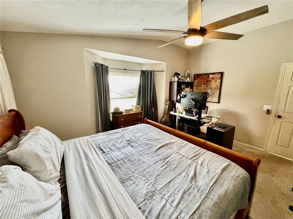 Activo con contrato: $325,000 (3 camas, 2 baños, 1329 Pies cuadrados)