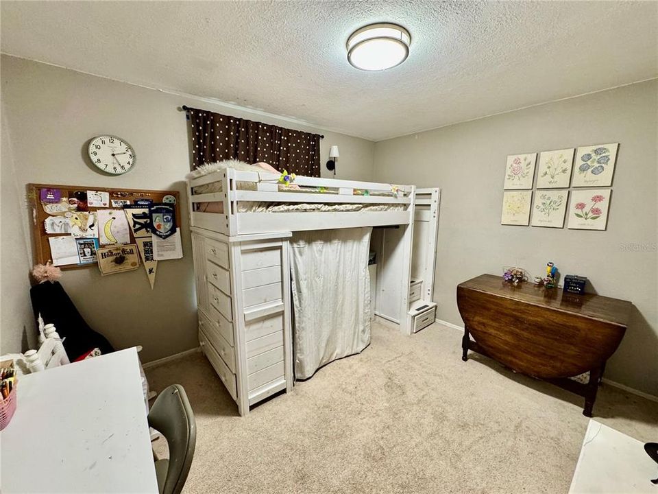 Activo con contrato: $325,000 (3 camas, 2 baños, 1329 Pies cuadrados)