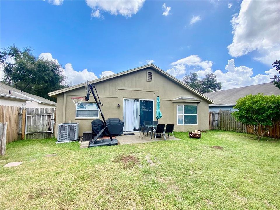 Activo con contrato: $325,000 (3 camas, 2 baños, 1329 Pies cuadrados)