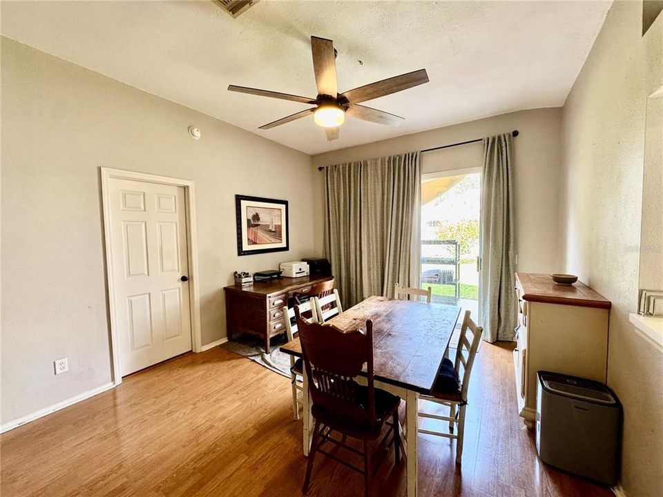 Activo con contrato: $325,000 (3 camas, 2 baños, 1329 Pies cuadrados)