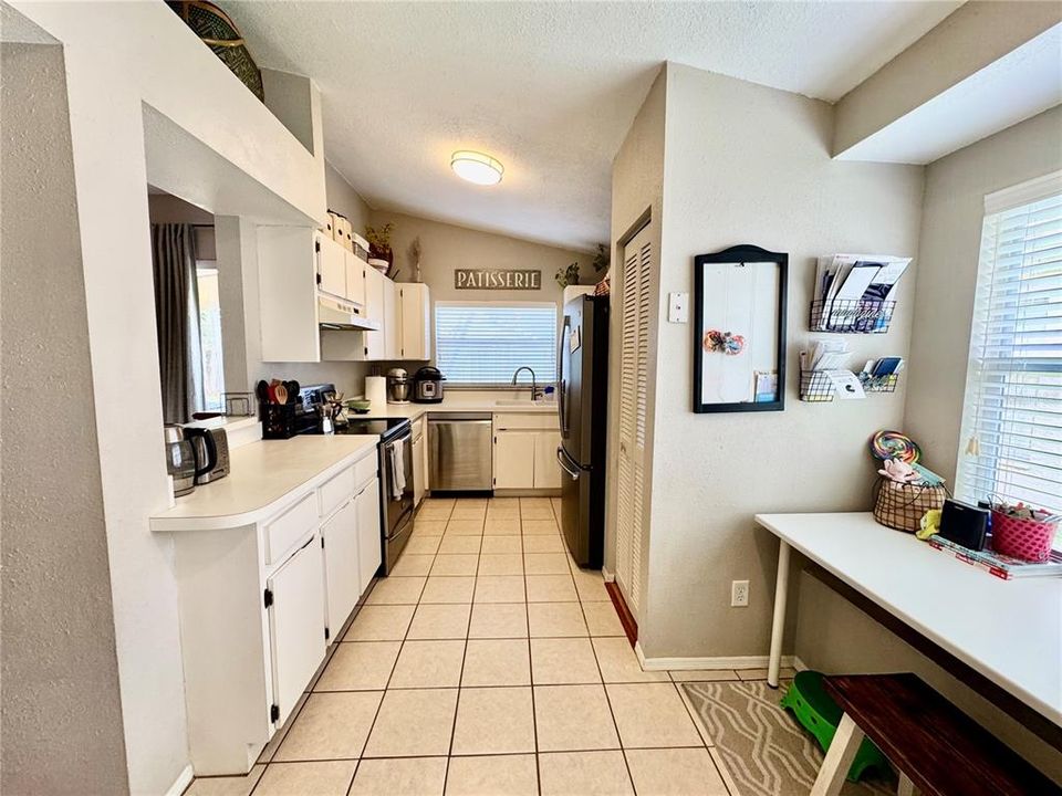 Activo con contrato: $325,000 (3 camas, 2 baños, 1329 Pies cuadrados)