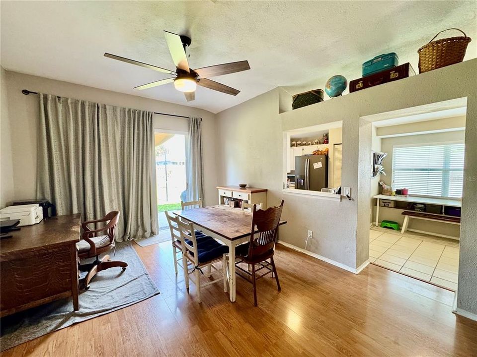 Activo con contrato: $325,000 (3 camas, 2 baños, 1329 Pies cuadrados)