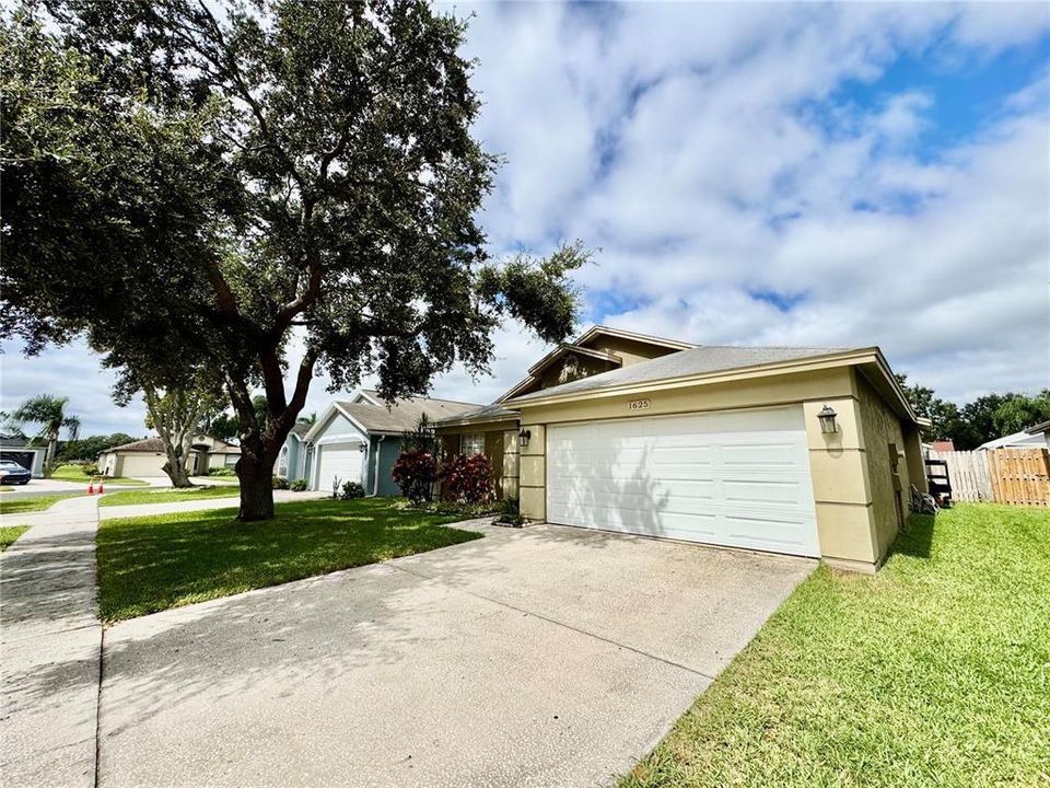 Activo con contrato: $325,000 (3 camas, 2 baños, 1329 Pies cuadrados)