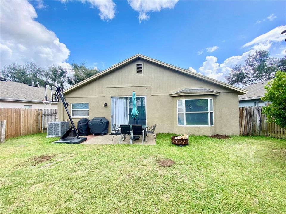 Activo con contrato: $325,000 (3 camas, 2 baños, 1329 Pies cuadrados)