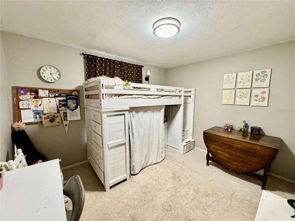 Activo con contrato: $325,000 (3 camas, 2 baños, 1329 Pies cuadrados)