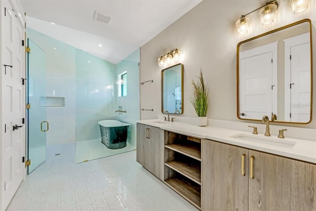 待售: $4,450,000 (6 贝兹, 7 浴室, 3601 平方英尺)