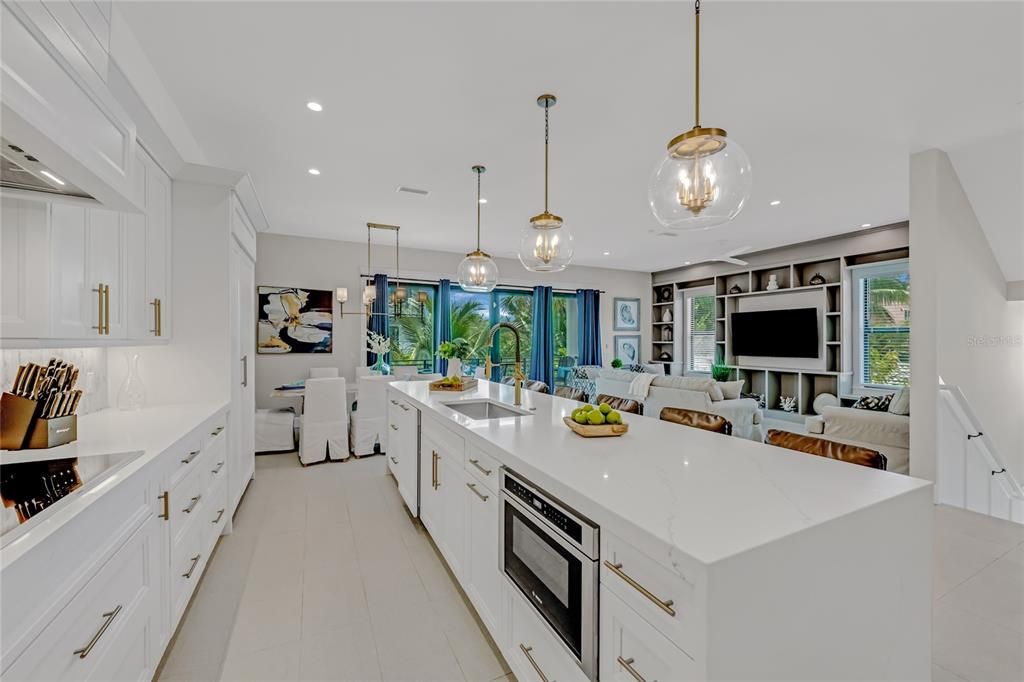 待售: $4,450,000 (6 贝兹, 7 浴室, 3601 平方英尺)