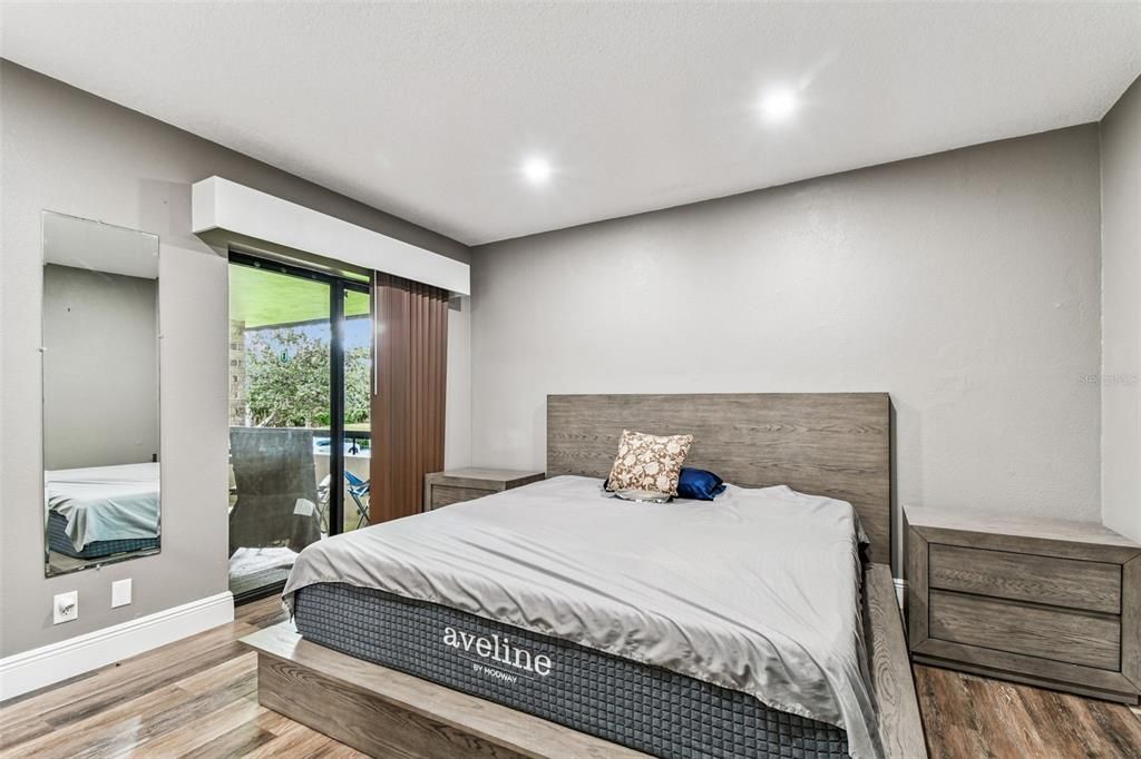 For Sale: $244,000 (1 beds, 1 baths, 825 Square Feet)