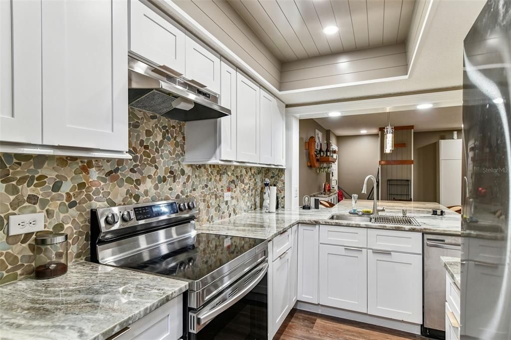 For Sale: $244,000 (1 beds, 1 baths, 825 Square Feet)