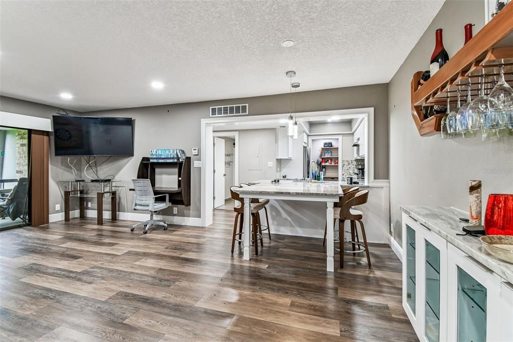 For Sale: $244,000 (1 beds, 1 baths, 825 Square Feet)