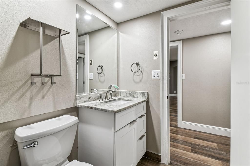 For Sale: $244,000 (1 beds, 1 baths, 825 Square Feet)