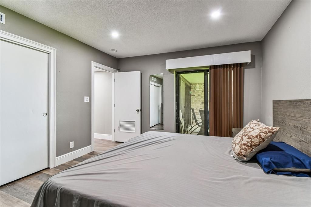 For Sale: $244,000 (1 beds, 1 baths, 825 Square Feet)