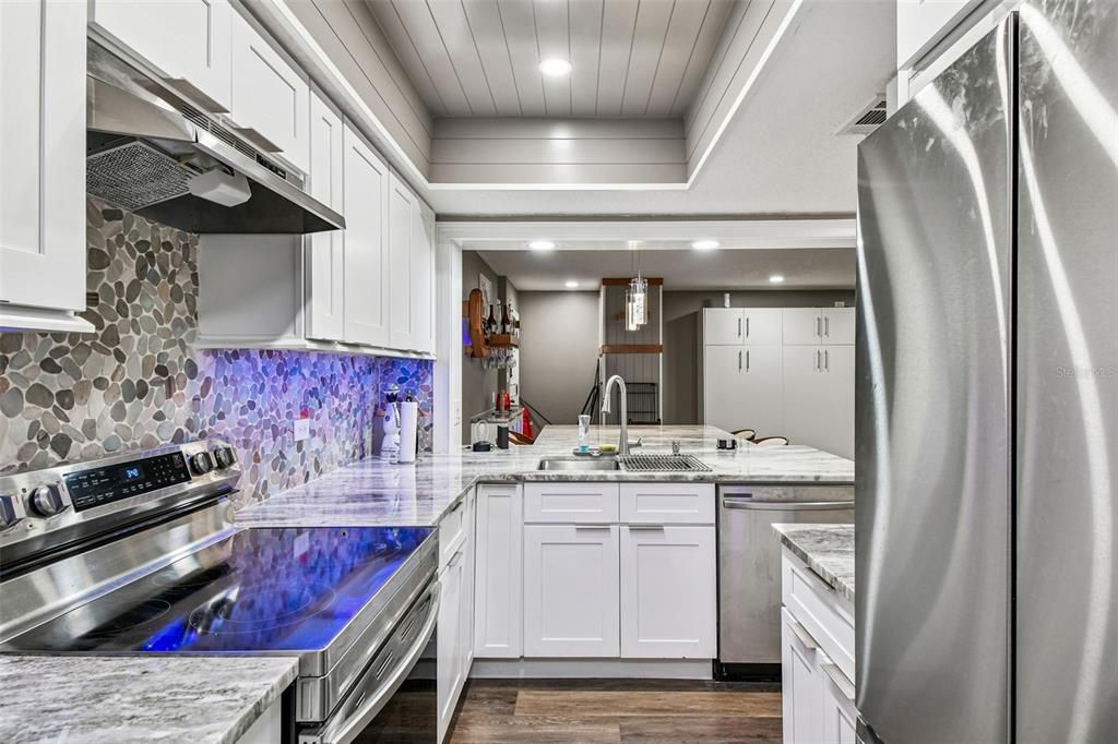 For Sale: $244,000 (1 beds, 1 baths, 825 Square Feet)