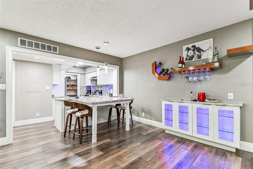 For Sale: $244,000 (1 beds, 1 baths, 825 Square Feet)