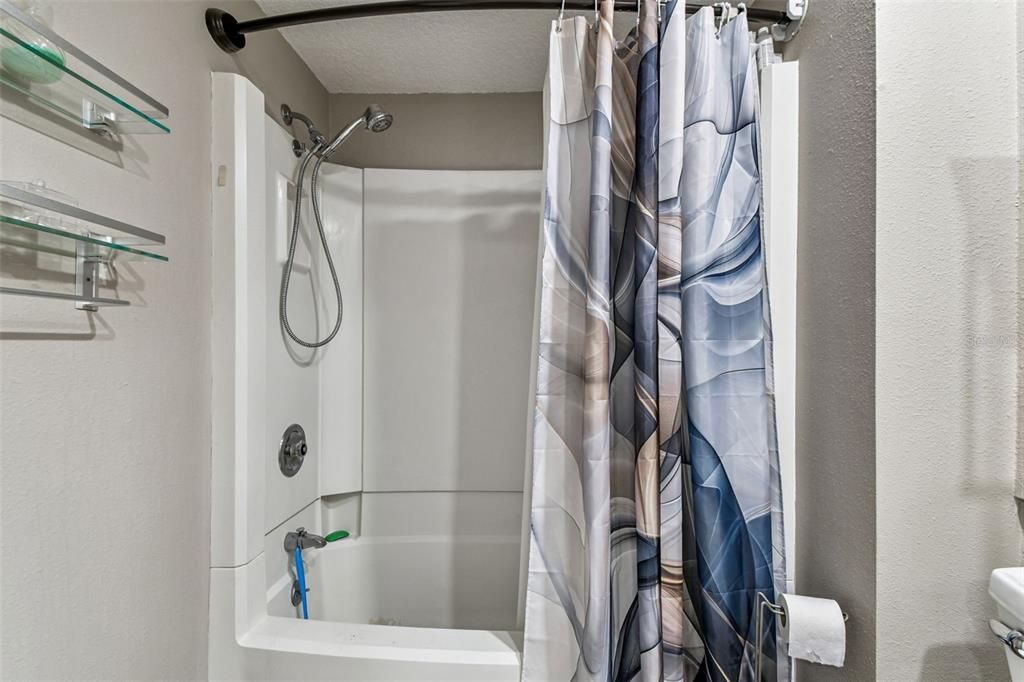 For Sale: $244,000 (1 beds, 1 baths, 825 Square Feet)