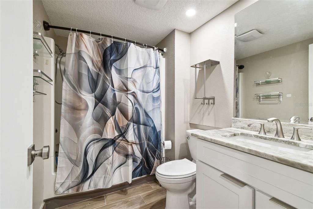 For Sale: $244,000 (1 beds, 1 baths, 825 Square Feet)