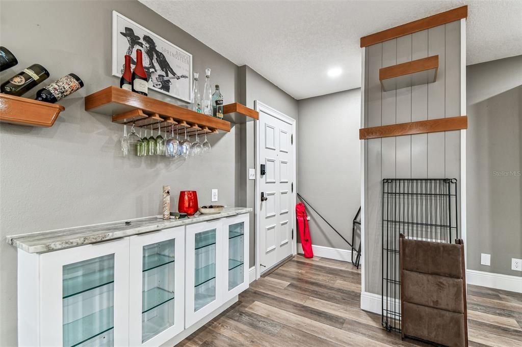For Sale: $244,000 (1 beds, 1 baths, 825 Square Feet)