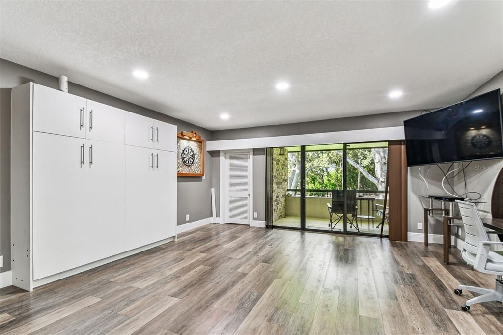 For Sale: $244,000 (1 beds, 1 baths, 825 Square Feet)