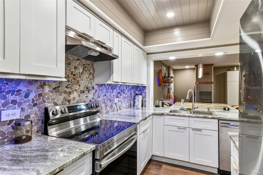 For Sale: $244,000 (1 beds, 1 baths, 825 Square Feet)