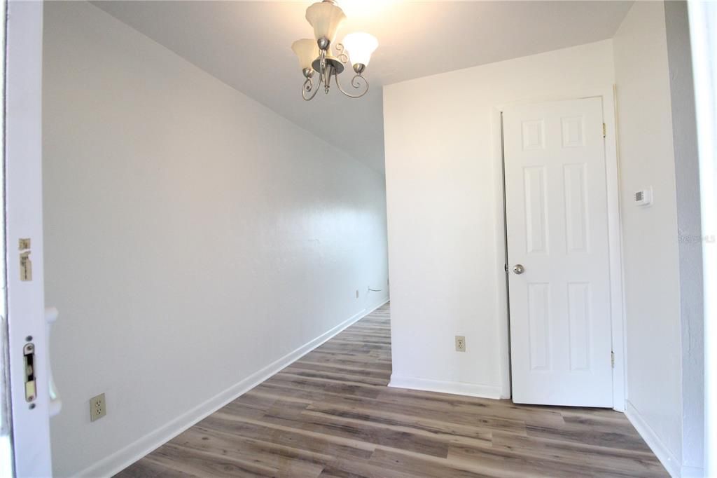 For Sale: $154,999 (2 beds, 1 baths, 982 Square Feet)