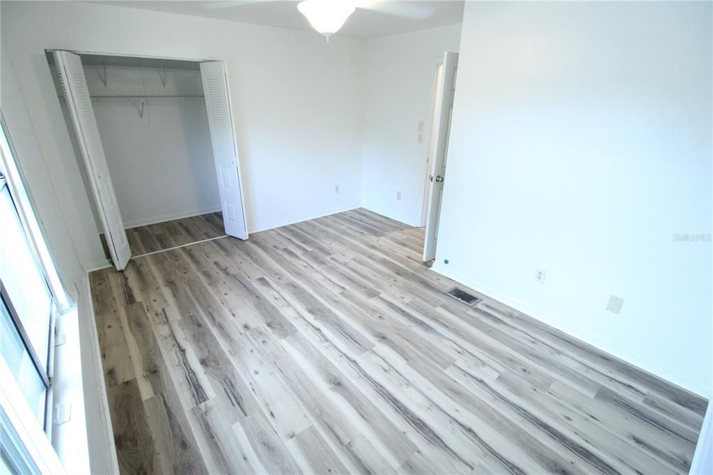 For Sale: $154,999 (2 beds, 1 baths, 982 Square Feet)