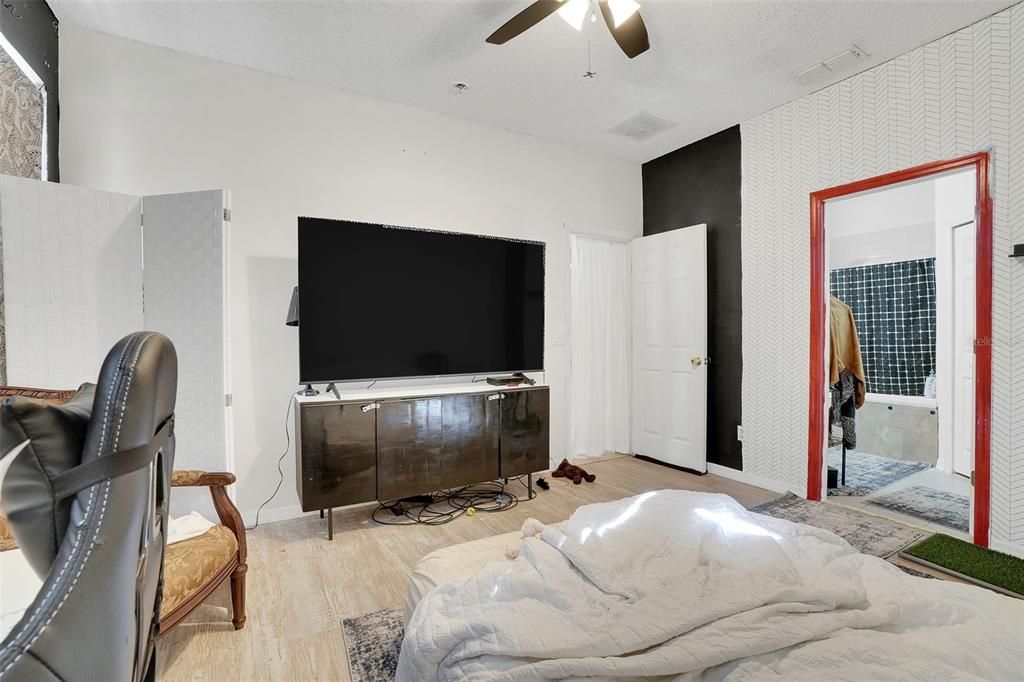 For Sale: $360,000 (3 beds, 2 baths, 1376 Square Feet)